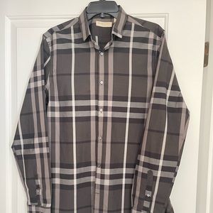 Burberry shirt. Size L.